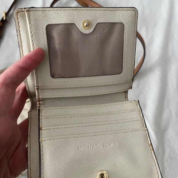 Tan purse - Picture 2 of 2